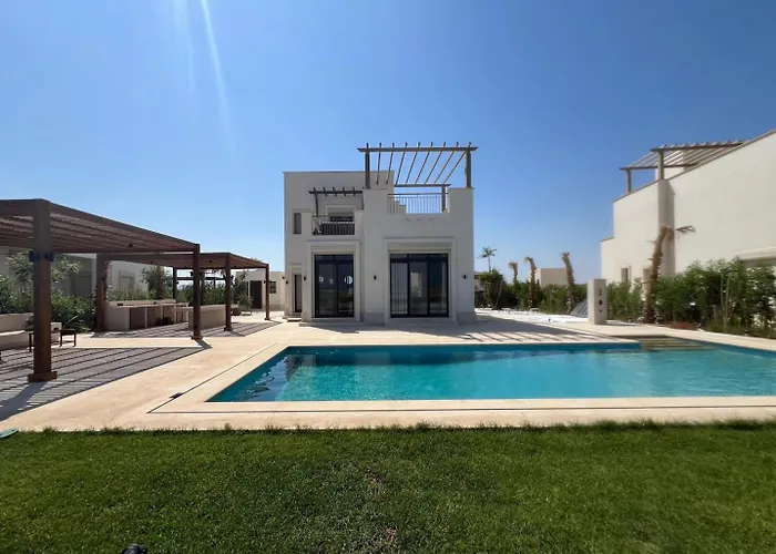 Chic Cyan 4br With Private Pool Gurdaka