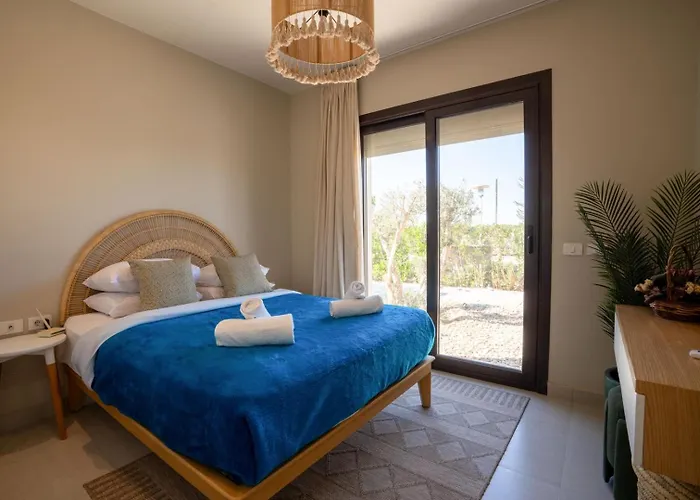 Chic Cyan 4br With Private Pool Gurdaka